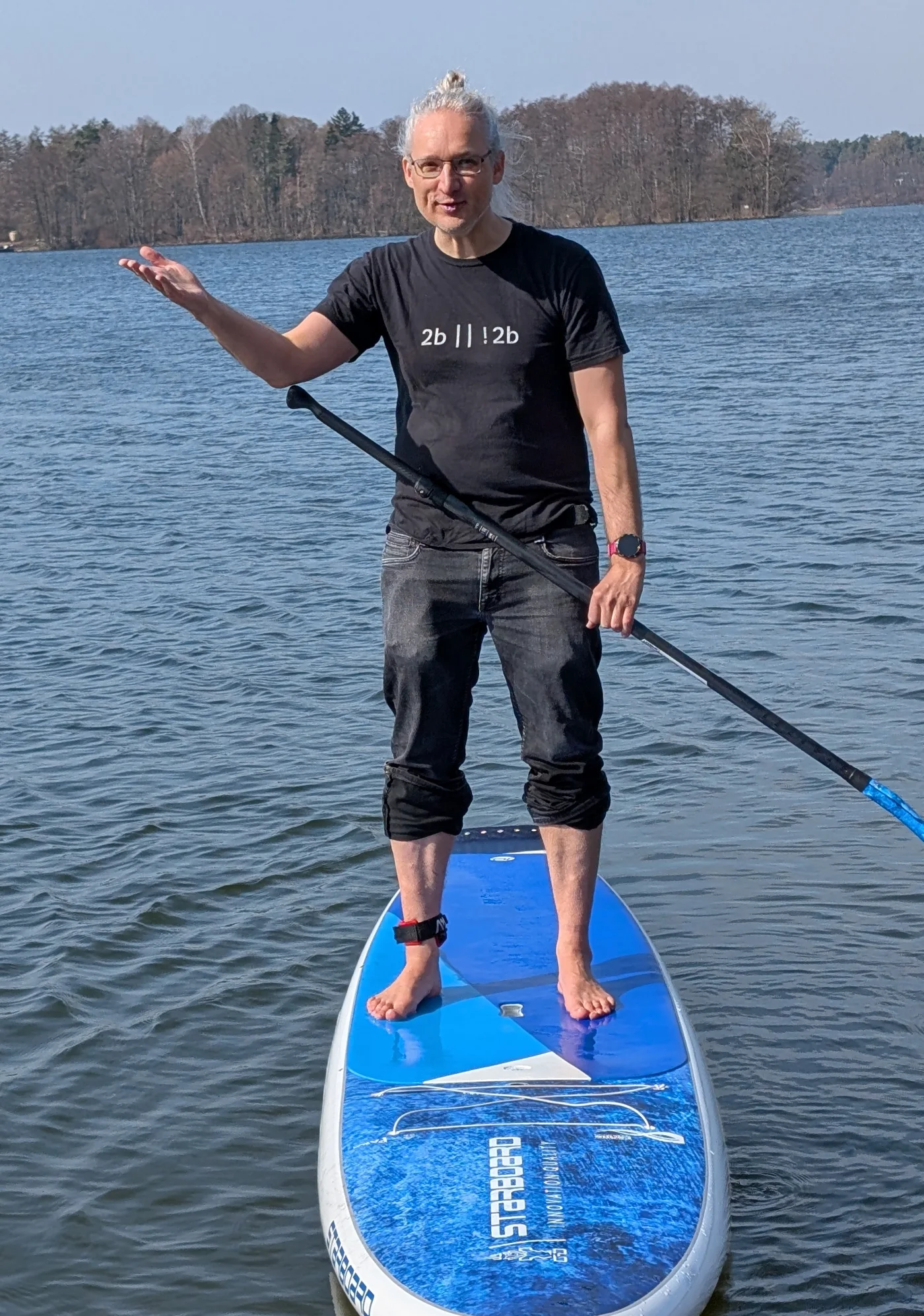 Robert Mischke standing on a SUP board on the water in Lychen.